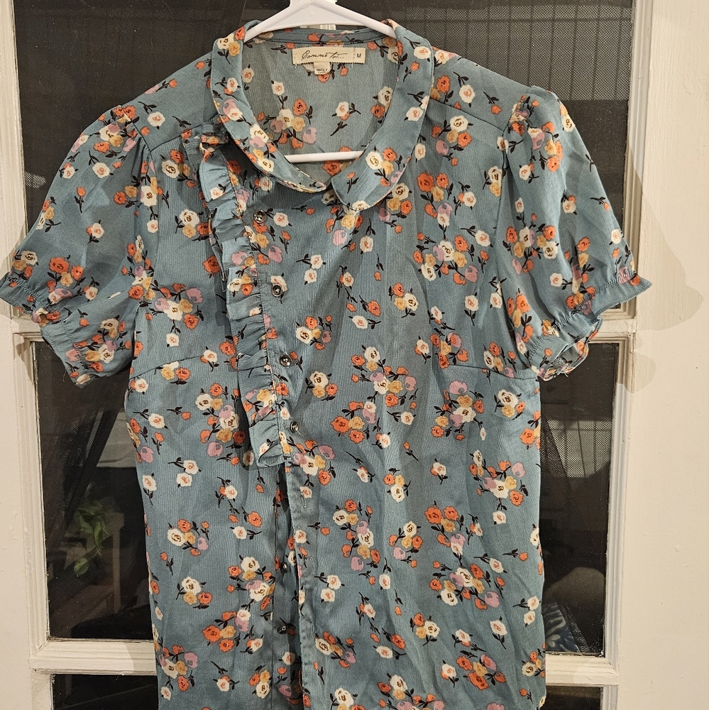 Comme Toi.. Floral Side  Button Down Ruffled shirt.